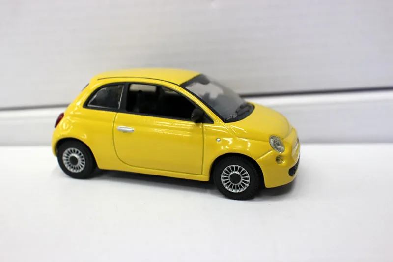 Заводской 1:43 Fiat Nuova 500 бутик сплава автомобиля игрушки для детей дети игрушки модель подарок оригинальной коробке