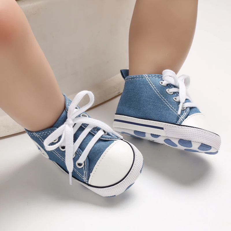 Детские холщовые ботиночки г. популярная обувь унисекс для новорожденных девочек и мальчиков мягкая подошва на шнуровке, обувь для младенцев теннисные детские повседневные кроссовки - Цвет: Синий