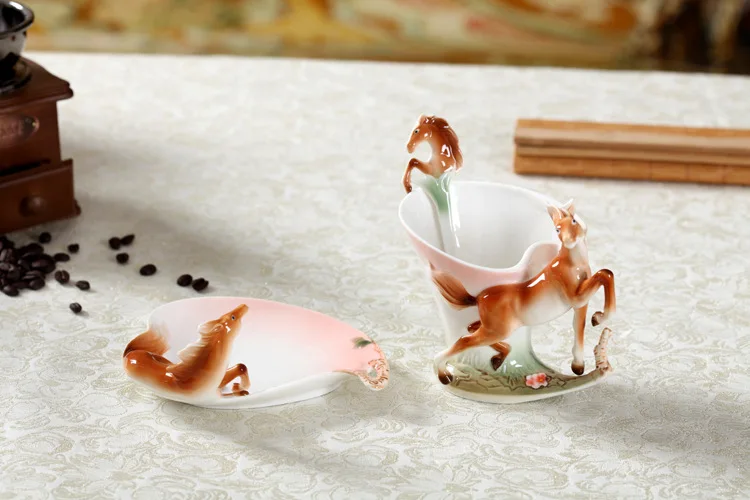 Лидер продаж, эмалированная кофейная чашка с лошадью, фарфоровая чайная кружка с молоком, набор, креативная керамическая посуда для напитков, Европейский костяной фарфор, креативные подарки