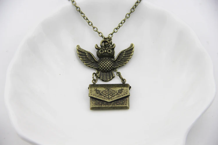 

ZRM 20pcs/lot Fashion Jewelry Vintage Charm HP Admissions Notification Envelope Owl magic Necklace Pendant for friend