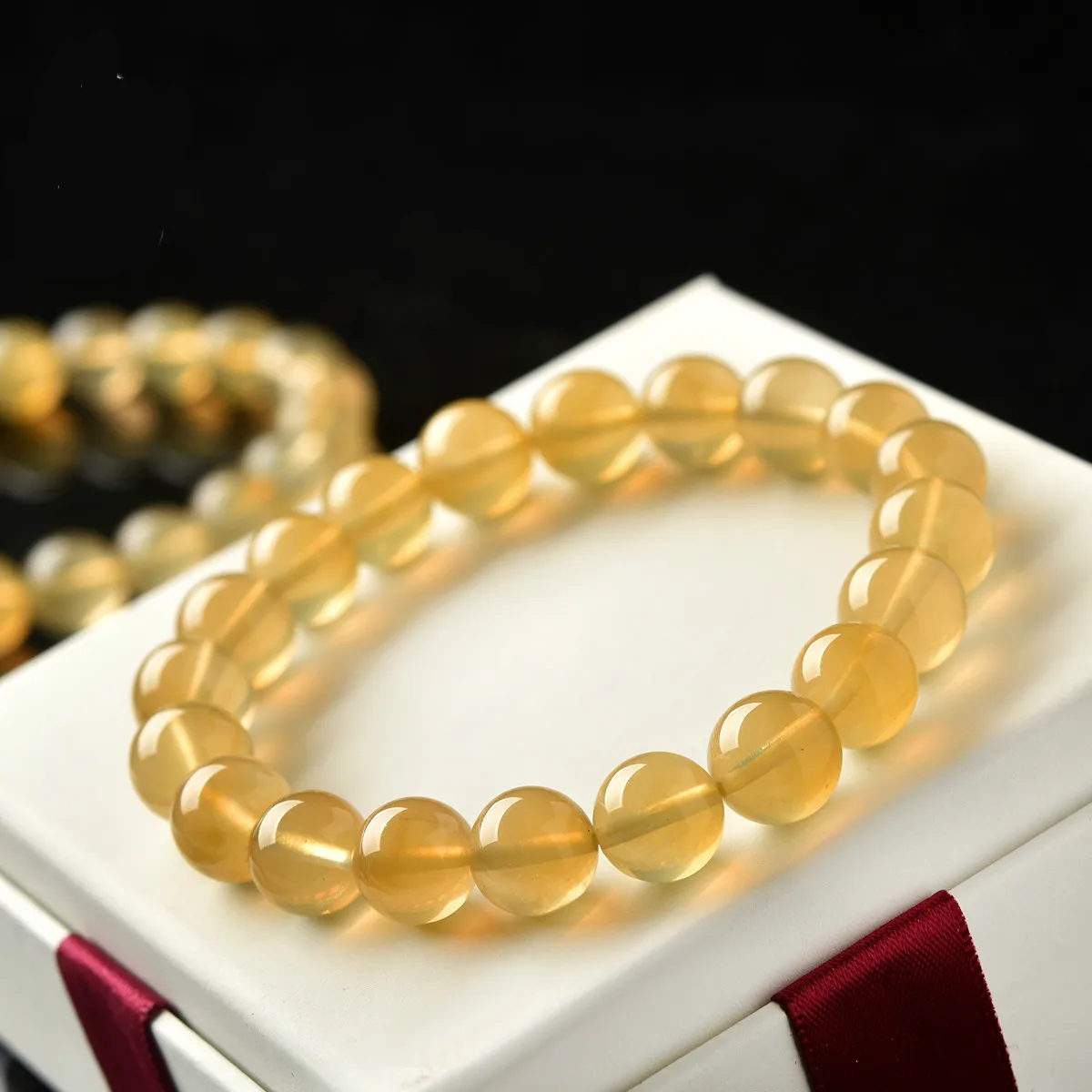 

Crystalline Bracelet Female Yellow Rabbit Hair Crystal Single Ring Hand String Couple's Life Year
