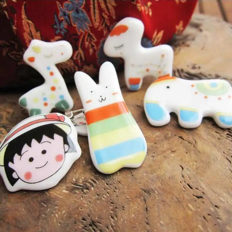 

Ruifan 8 Designs Cartoon Cute Anime Brooch Chinese China Ceramic Vintage Cat Brooch Girl 2019 Hot Sale Jewelry Gift YXZ001