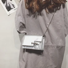 Chain mini bag on the new female 2018 new fashion wild patent leather lock small square bag shoulder Messenger bag Chain mini bag on the new female 2018 new fashion wild patent leather lock small square bag shoulder Messenger bag