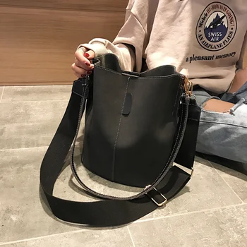 

Yuhua, 2020 new women handbags, trend Korean version shoulder bag, faux suede bucket bag, fashion woman messenger bags.