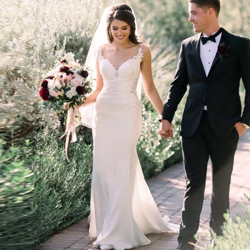 

Charming V-neck Beach Wedding Dresses Boho Appliqued Sheath Spaghetti Straps Sleeveless Bridal Dresses 2019 Simple Vestido Noiva