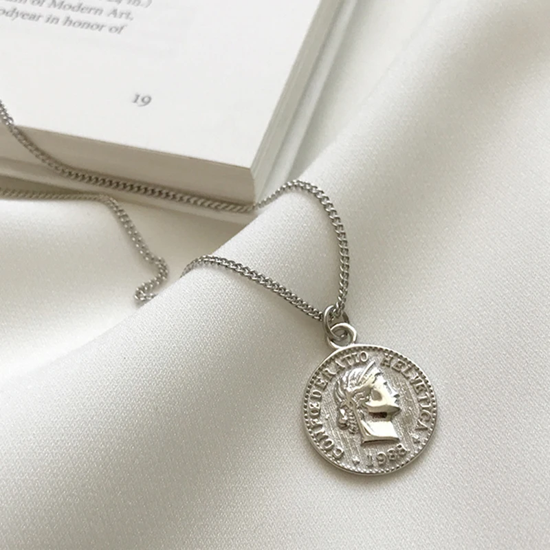 

SRCOI Retro Gold Silver Color Portrait Round Alloy Coin Pendant Minimalist Figure Face Chain Choker Necklace Women Party Jewelry