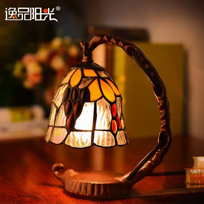 

Tiffany lighting / manual continental retro Nightlight