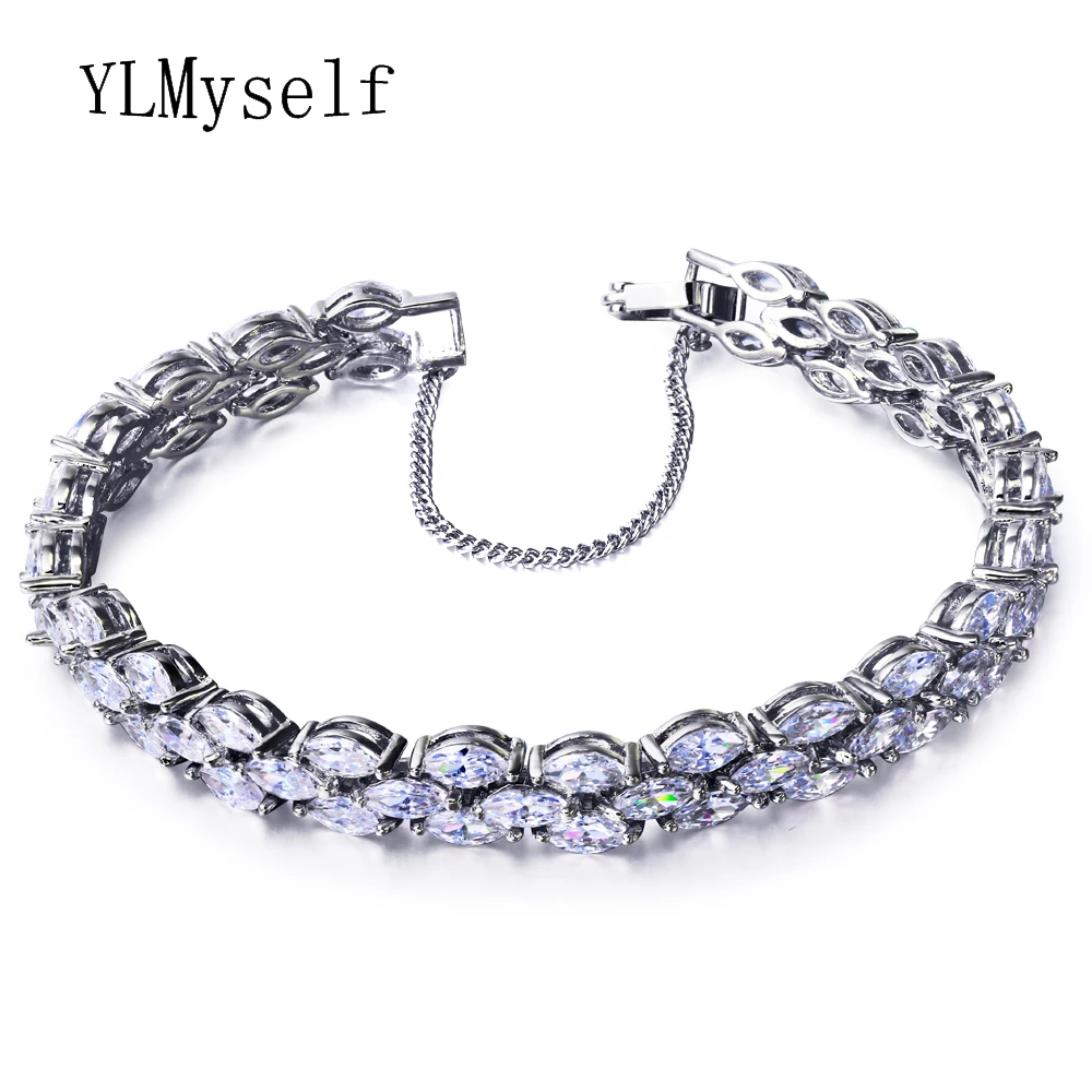 High Quality Luxury Bracelet! In Gold and White color