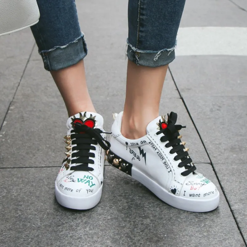 

Letters Graffiti Women Sneakers Rivets Pearls Stud Decor Luxury Design Tennis Shoes Genuine Leather Plus Size Woman Casual Shoes
