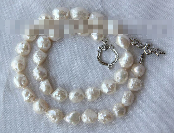 

0555 baroque white freshwater cultured pearl necklace