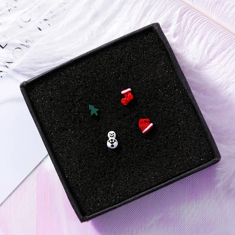 

4pcs/set 2019 Korean Cute Fashion Rhinestone Small Christmas Hat Sock Tree Snowman Mini Stud Earrings For Women Studs Jewelry