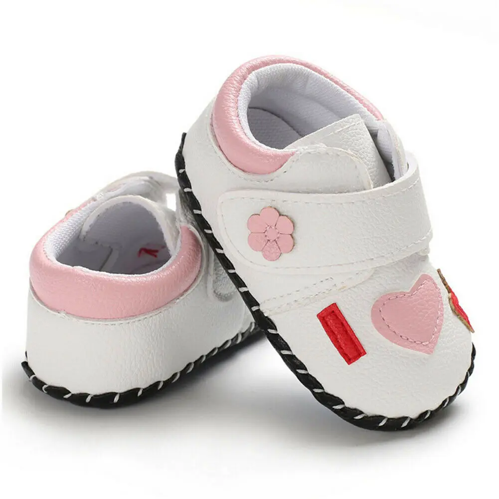 Новорожденных обувь для девочек милые PU Нескользящие мягкие кроватки обувь кожа кроссовки Prewalker сапоги принцесса цветочные детская обувь с рисунком - Цвет: Белый