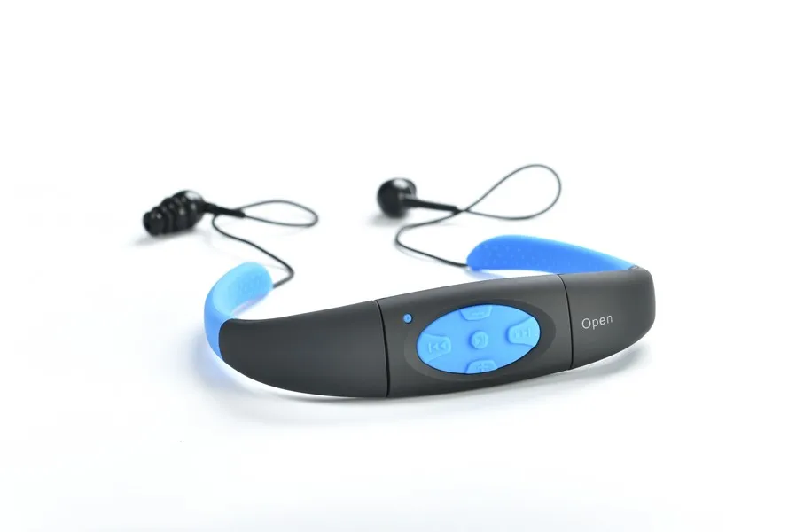Лето Водонепроницаемый Спортивный MP3 W7 музыкальный плеер подводный IP68 шейный плавательный дайвинг с fm-радио наушники водонепроницаемый mp3 - Цвет: Black blue