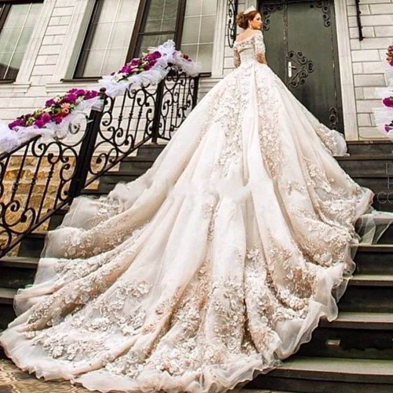 

Gorgeous Real Pictures White A-Line Wedding Dresses 2016 Lace Appliques Cathedral/Royal Train Boat Neck Diamond Vestido De Noiva