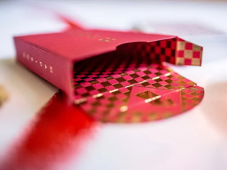 Красные Рыцари колода игральных карт Запечатанные Новые Волшебные трюки магический реквизит