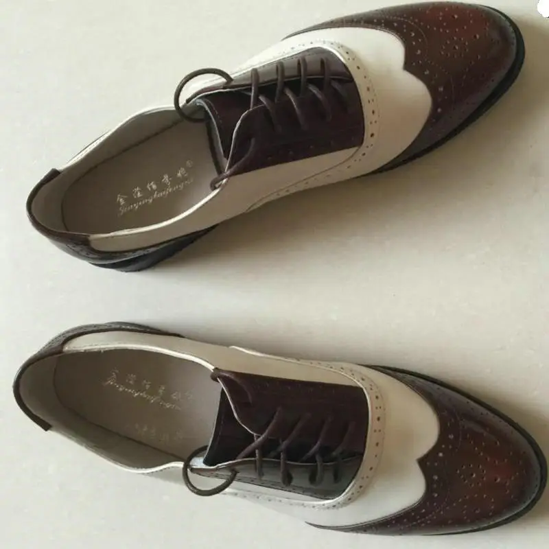 Модные цветные оксфорды из натуральной кожи в винтажном стиле на шнуровке и низком каблуке; обувь с перфорацией, оксфорды; женские туфли на плоской подошве; повседневная обувь; большие размеры - Цвет: Brown  white