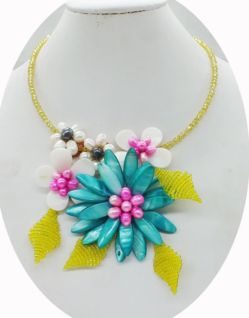 

WU-381# Beautiful pearl, shell flower necklace