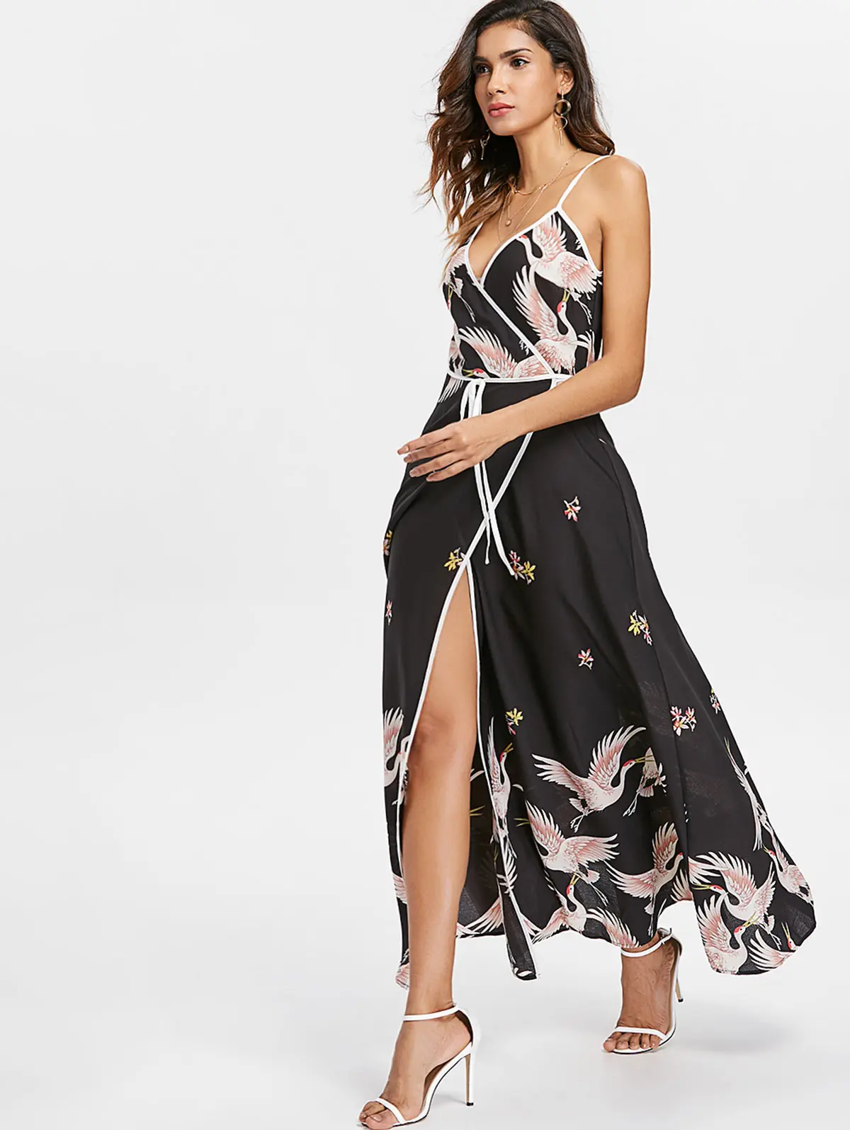 Женское длинное платье на бретельках VESTLINDA летнее черное с принтом летающих птиц