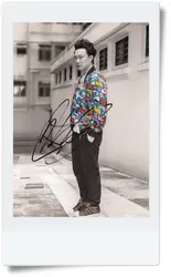 Подписанный Eason Chan autographed оригинальное фото 7 дюймов Бесплатная доставка Известный певец 08201703