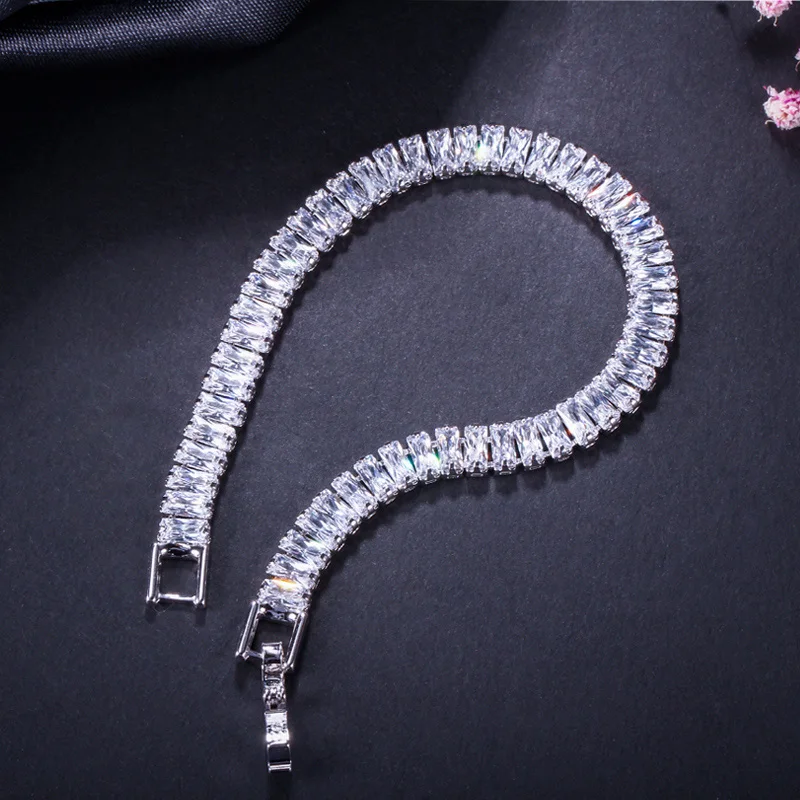 CWWZircons العلامة التجارية رائع شبه منحرف مكعب زركونيا الفضة اللون أنيقة تشيكوسلوفاكيا سوار للتنس للنساء مجوهرات هدية CB068