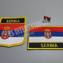 Национальный флаг вышивка нашивки и металлический штырь отворотом флага Сербии