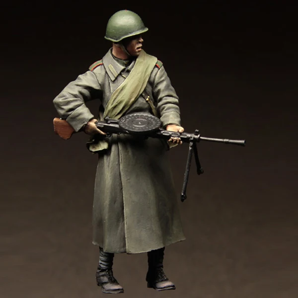 

1/35 soviet soldier,berlin,1945 Resin kit soldiers GK Military subject matter of WWII Scene combination Uncoated No colour