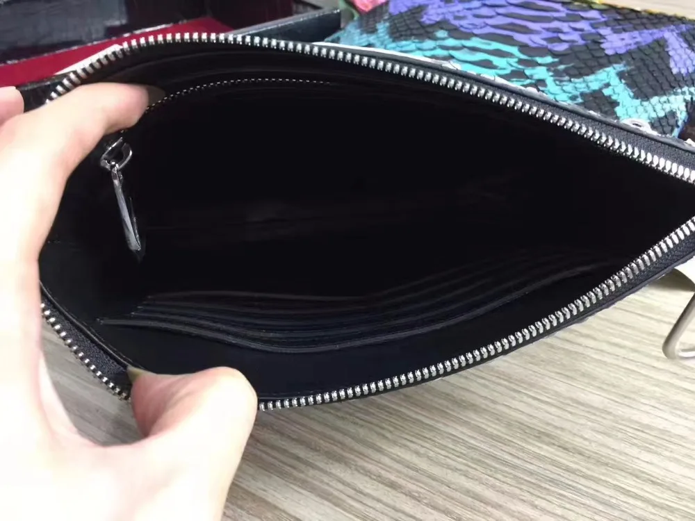 Рисунок 6 - 100% натуральный женский клатч из змеиной кожи питона