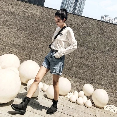 

2018 new Martin boots women's leather platform boots European and American dark motorcycle boots England with personality boots