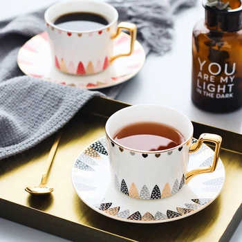 

Fashion Simple couple coffee cup and saucer creative flower tea cup set gold rim ceramic tea cups home afternoon tea with spoon
