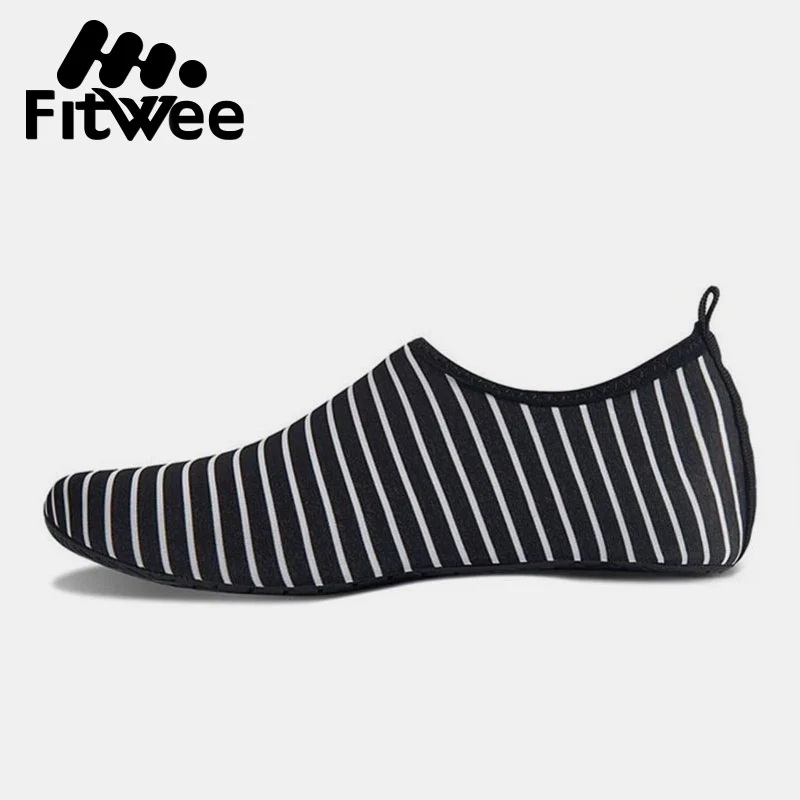 FitWee زائد حجم 36-49 أحذية مقاومة للانزلاق شريط الأزياء الأسود المنبع أحذية الرجال رياضية تصفح شاطئ الراحة السباحة نادي الأحذية