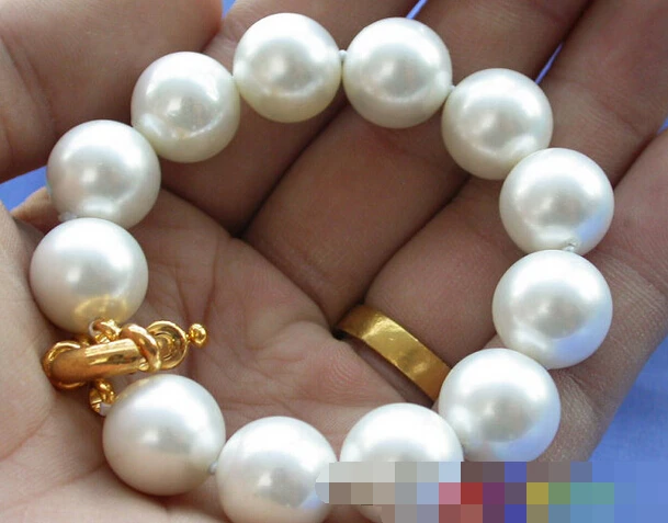 

01306 WHITE ROUND SOUTH SEA SHELL PEARL BRACELET