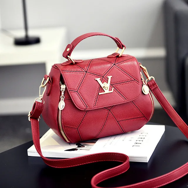 2017-Fashion-Woman-Geometry-Small-V-Style-Saddle-Luxury-Handbags-Crossbody-For-Women-Famous-Brands-Messenger.jpg_640x640 (1)