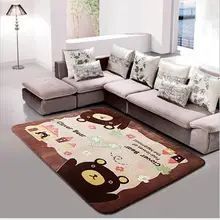 Детская спальня передняя часть кровати покрыта ребенка ползающего стола и подушки стула