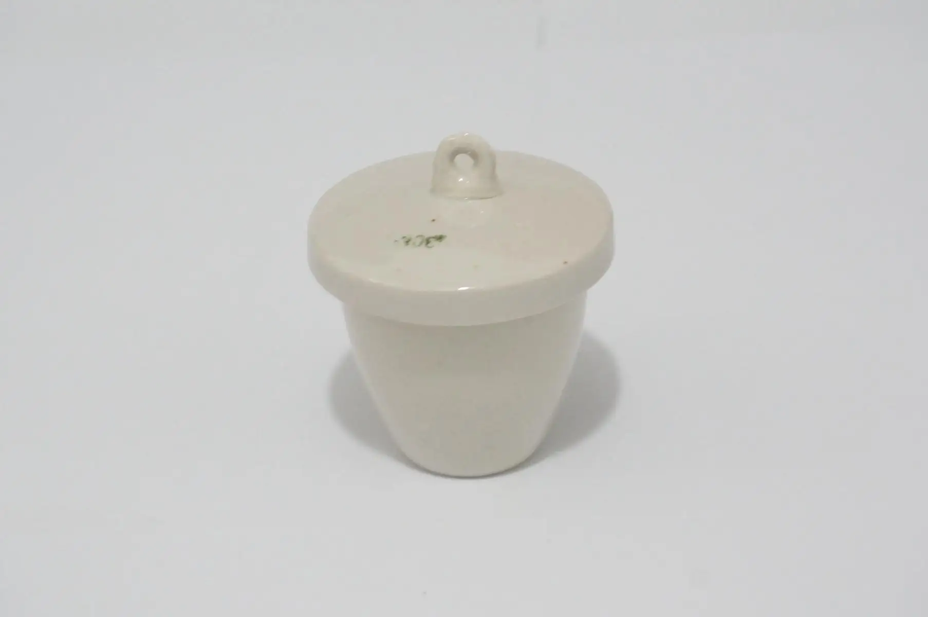lab-porcelain-crucible-30ml-ceramic-crucible-with-cover-jpg