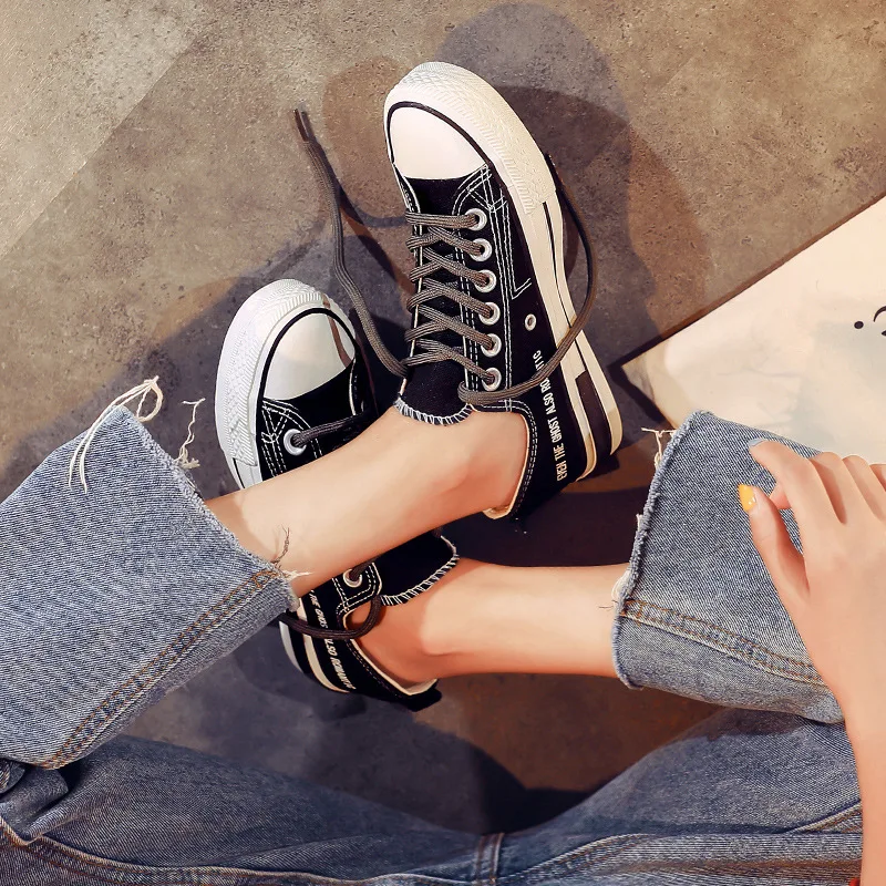 

2018 autumn new sleek minimalist flat canvas shoes women trend comfortable non-slip casual shoes.