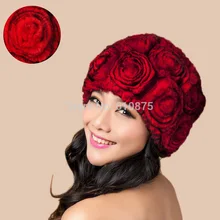 Женская теплая шапка узор розами