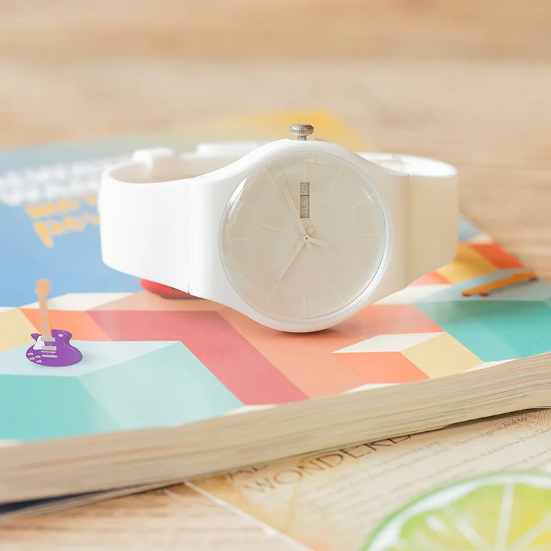 Часы Swatch кварцевые часы оригинальные красочные нейтральные белые женские