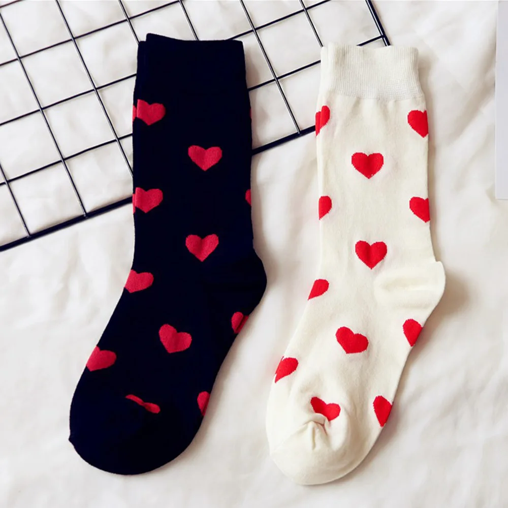 

1 Pair Woman Lovely Black/ White Cotton Socks Love Heart Pattern Cotton Breathable Comfortable Autumn Winter Warm Short Socks