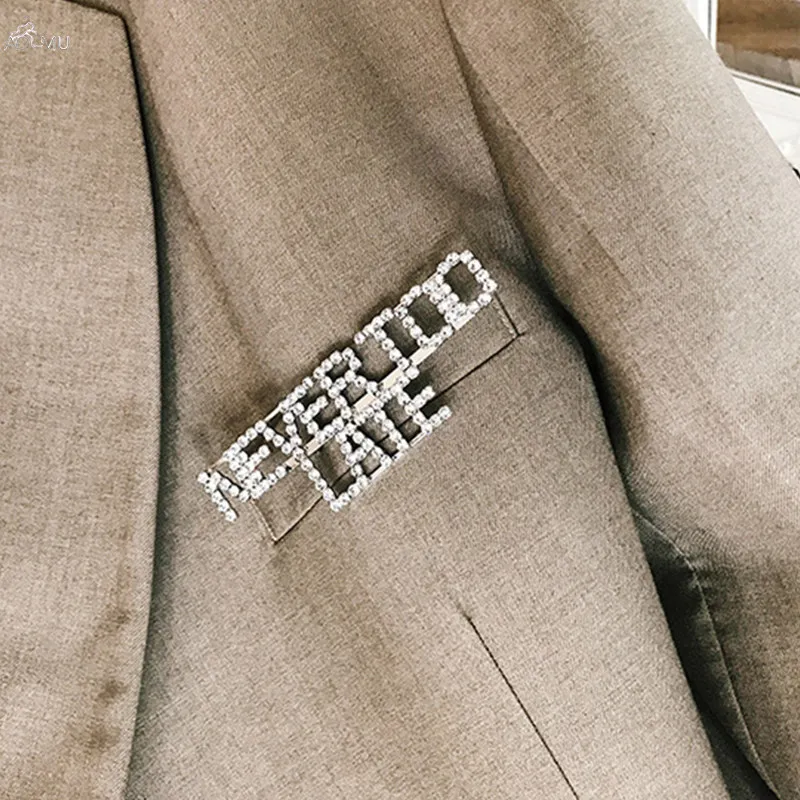

AOMU 2019 Personality Crystal Rhinestone Silver Letter Brooches For Women Girls Wedding Bridal Party Brooch Jewelry Gift