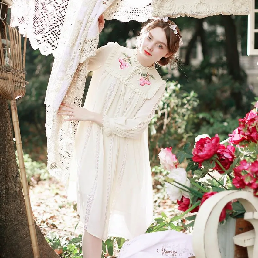 

High Quality Explosions Leisure Vintage Elegant Dresses Women Embroidery Lace Full Sleeve Spring Summer Party Dress