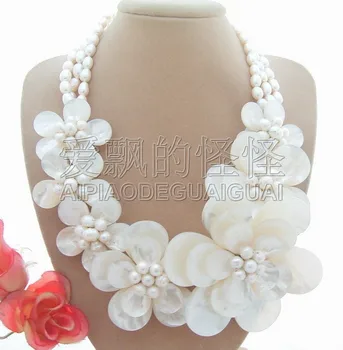 

N012934 18" 3 Rows White Pearl Shell Flower Statement Necklace