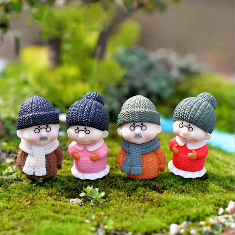 

Old Grandma granny Couple Figurines Miniatures Fairy Garden Ornament home Wedding Decoration