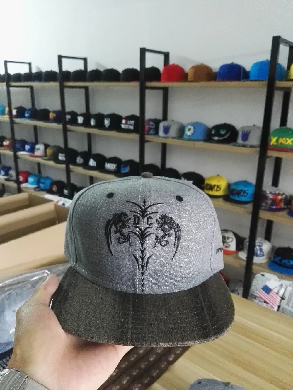 Оптом и в розницу шесть панелей бейсболки snapback, шляпы, 2d Вышивка,, moq 7 шт, хлопок, высокое качество, черный