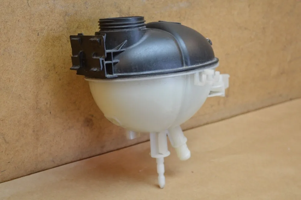 Coolant Expansion Tank FOR Mercedes W204 W207 W212 C350 GLK350 E350 OEM 2045000549 2045000049 Coolant Expansion Tank FOR Mercedes W204 W207 W212 C350 GLK350 E350 OEM 2045000549 2045000049
