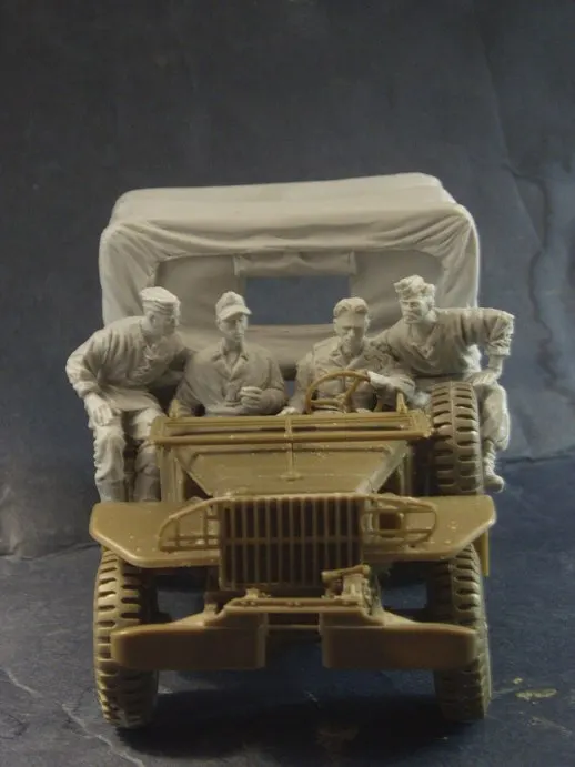

Pre order goods-AE 35012 1/35 World War II German Military Truck Crew