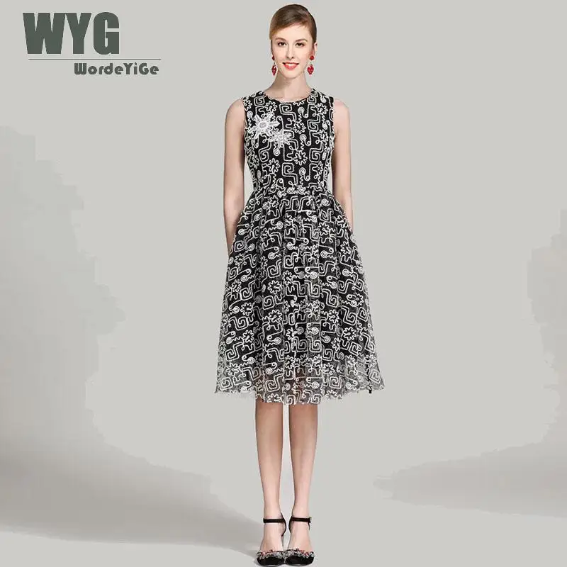 

Elegant Vintage Dress 2019 Summer New European Fashion Gold Embroidery Diamonds Sleeveless Female Black Sundress For Party