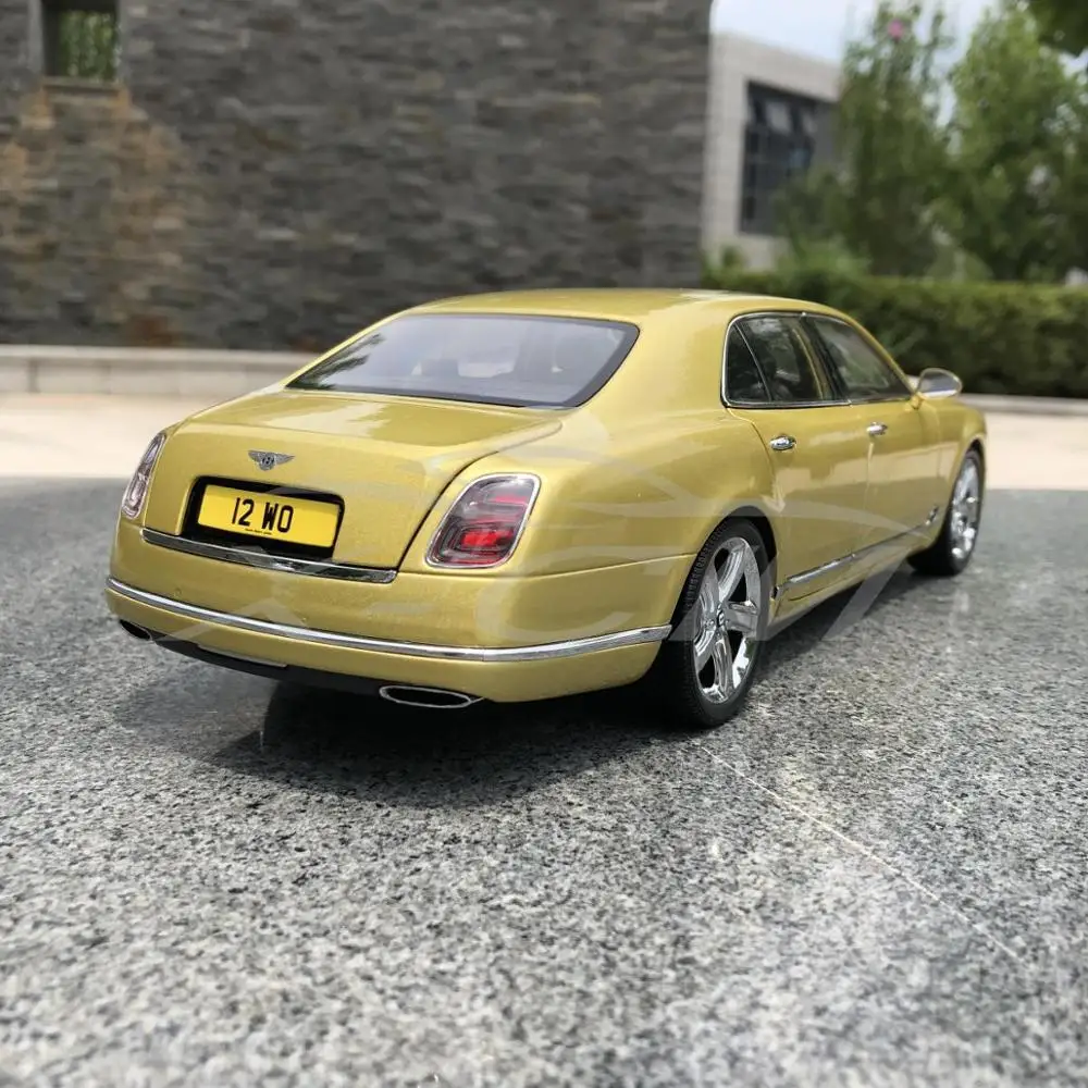 Литая модель автомобиля почти настоящая Bentley Mulsanne speed 1:18(Julep)+ маленький подарок