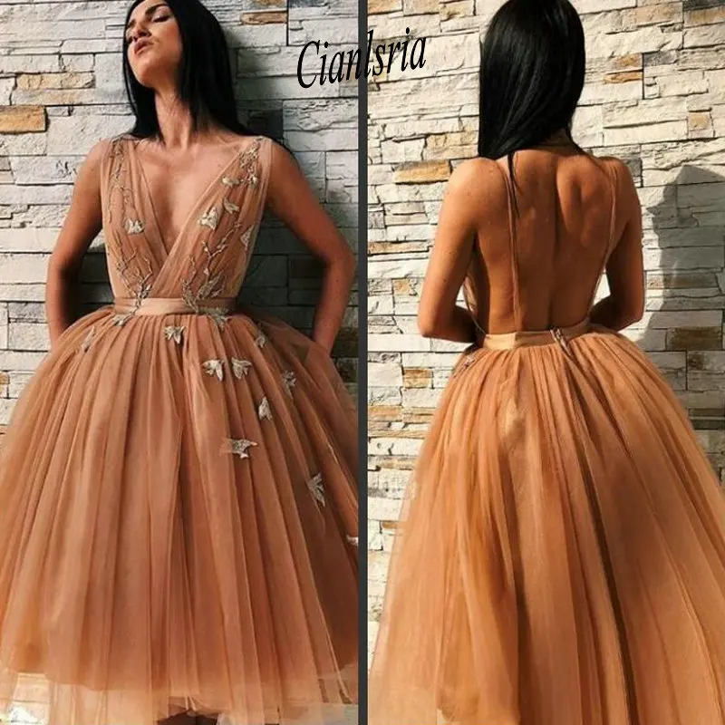 

2019 Homecoming Dresses With Sashes Deep V Neck Tulle Cocktail Party Gown Knee Length Appliques Backless Tiered Dresses