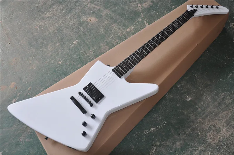 

Green 6-String Electric Guitar,White Color Body,Black Hardware,Active Circuit,Rosewood Fingerboard,can be Customized