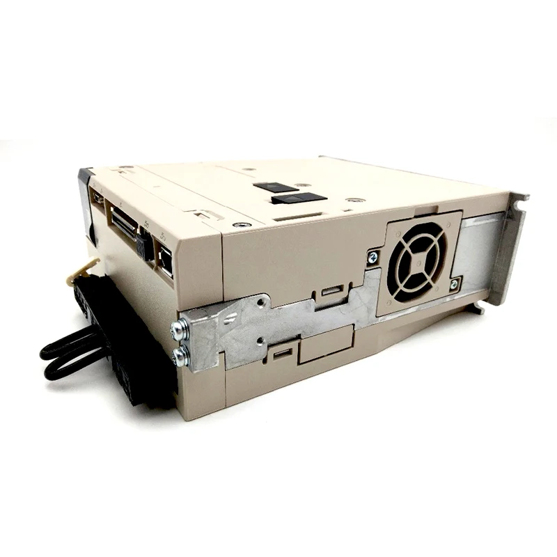 

NEW SGD7S-R90A10A  Original 1/3ph Digital High Quality AC Servo Drive 200V 100W 0.91A one year warranty